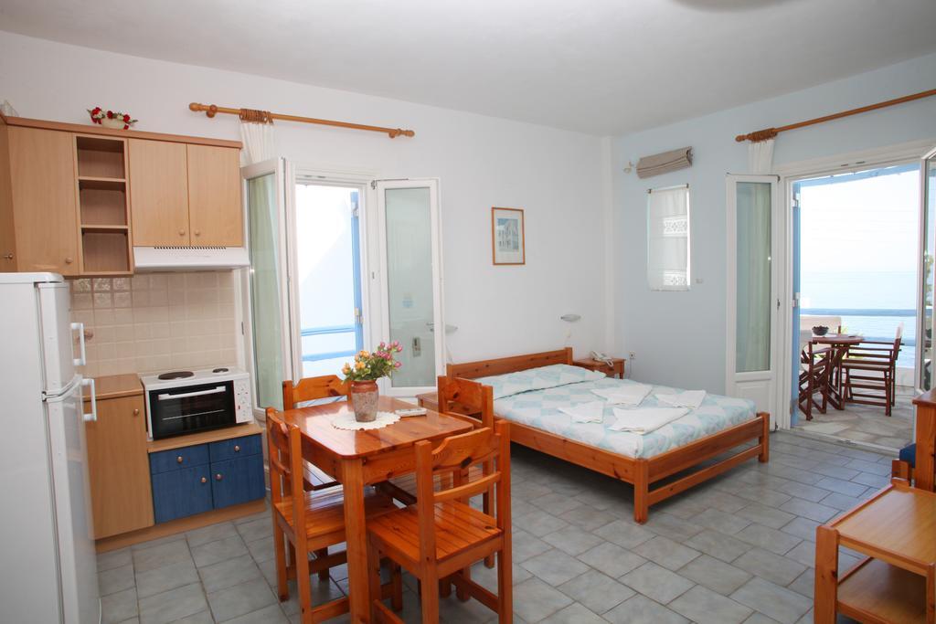 Agnadi Syros Beachfront Studios & Rooms Megas Gialos - Nites Room photo