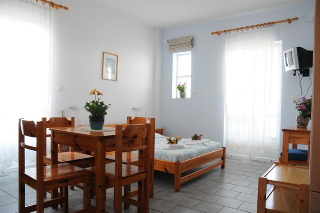 Agnadi Syros Beachfront Studios & Rooms Megas Gialos - Nites Room photo