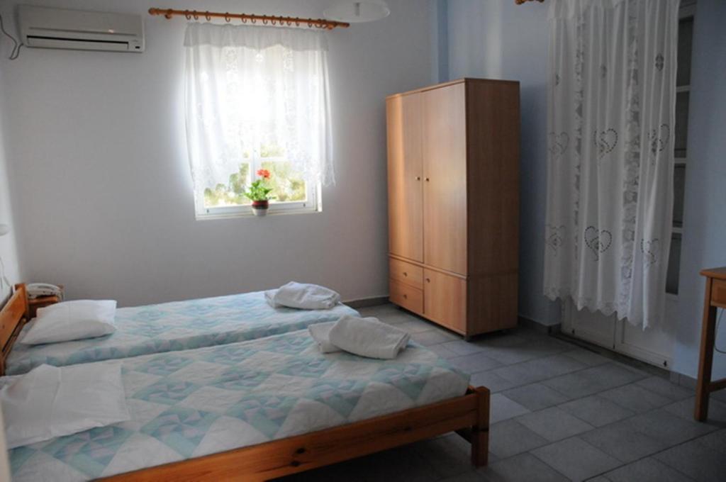 Agnadi Syros Beachfront Studios & Rooms Megas Gialos - Nites Room photo