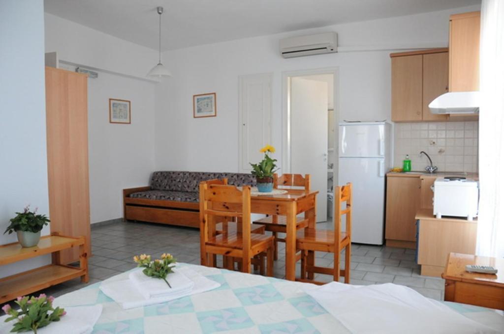 Agnadi Syros Beachfront Studios & Rooms Megas Gialos - Nites Room photo